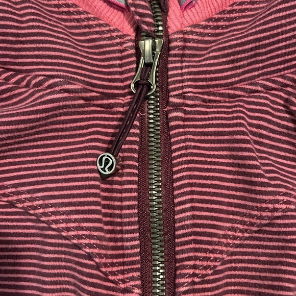 Size 4 lululemon zip up - Picture 3 of 5